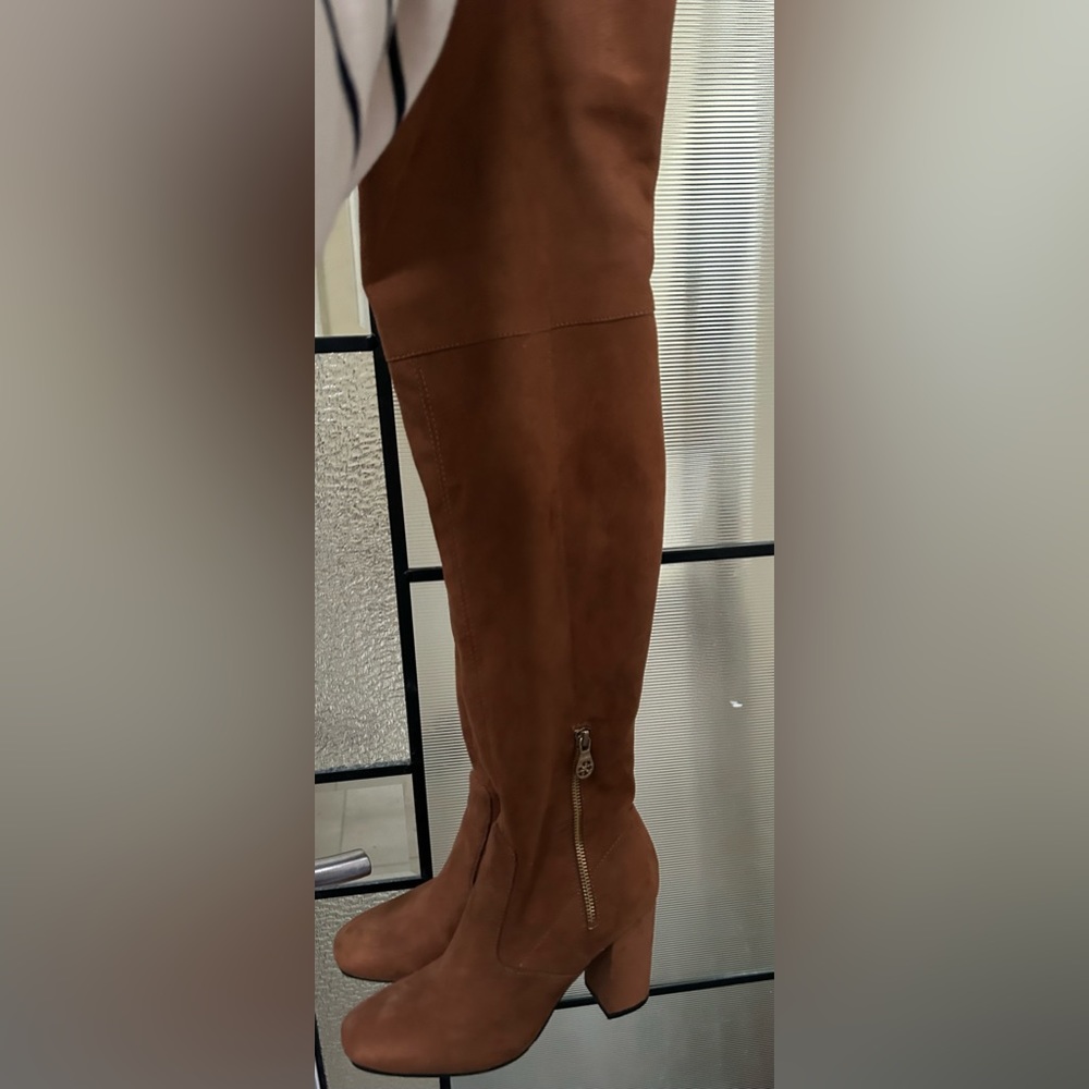 Guess women knee high boots : 5.5 W